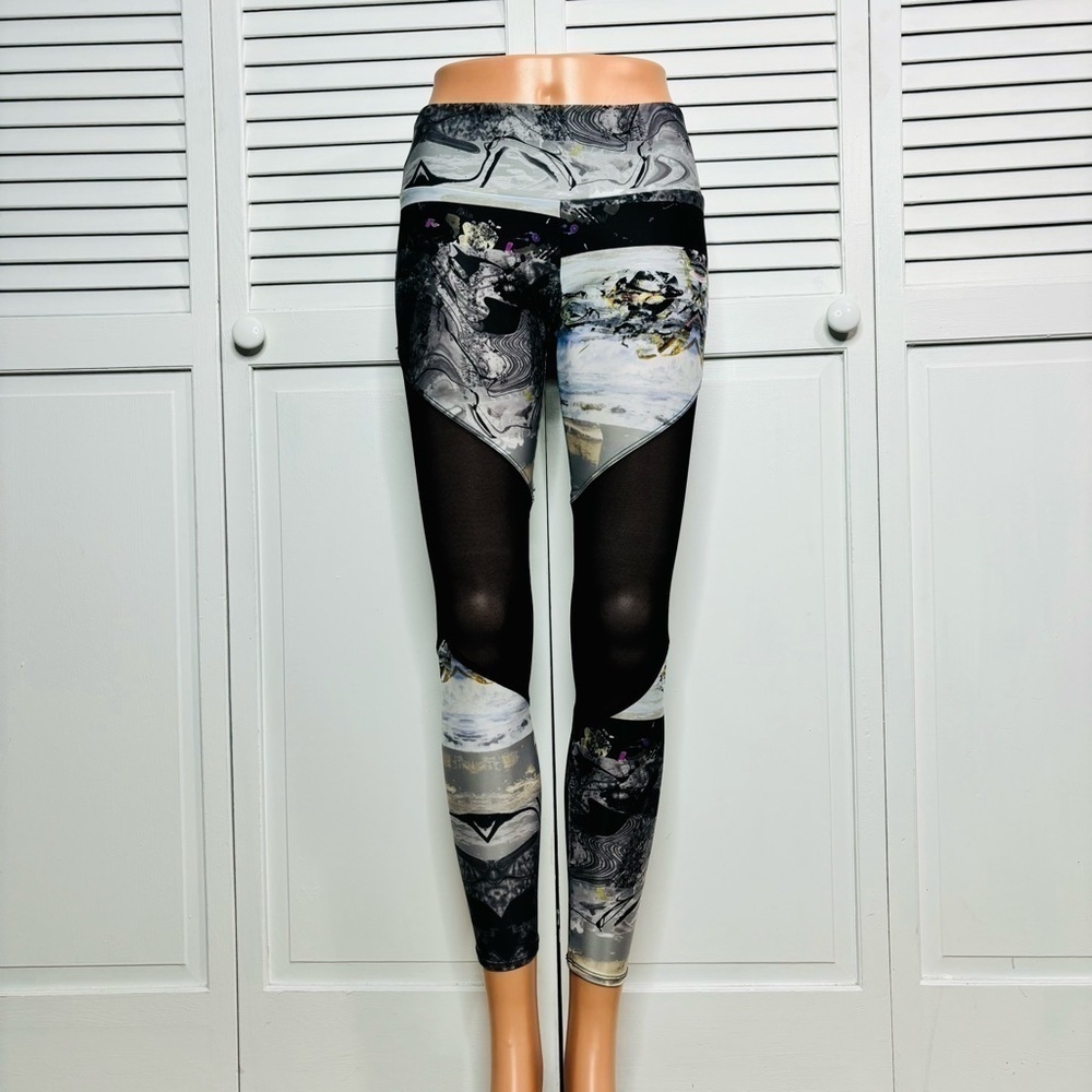 2/$50 ONZIE Abstract Print Mesh Detail Leggings Size Small
